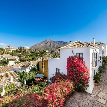 All About Lomas De Club Pueblo