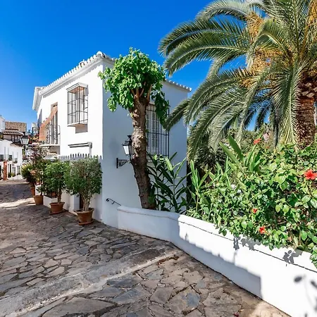 All About Lomas De Club Pueblo Marbella