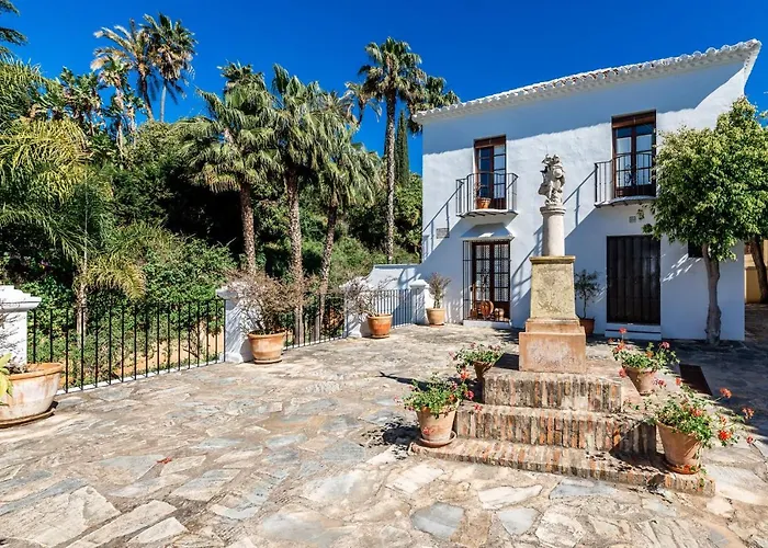All About Lomas De Club Pueblo * Marbella